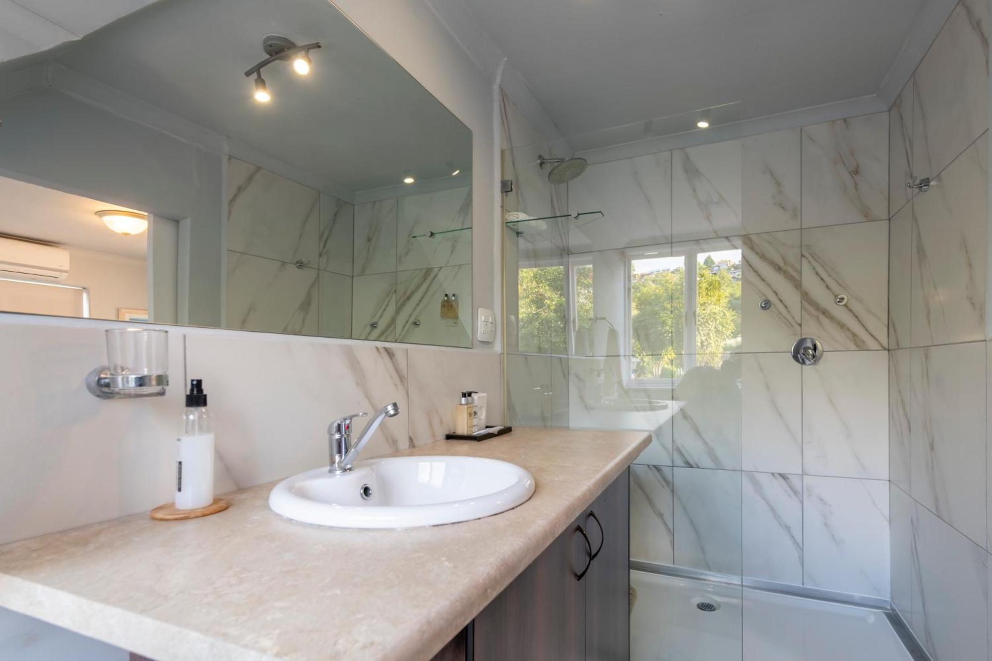 6 On Protea Bed & Breakfast Knysna Bilik gambar
